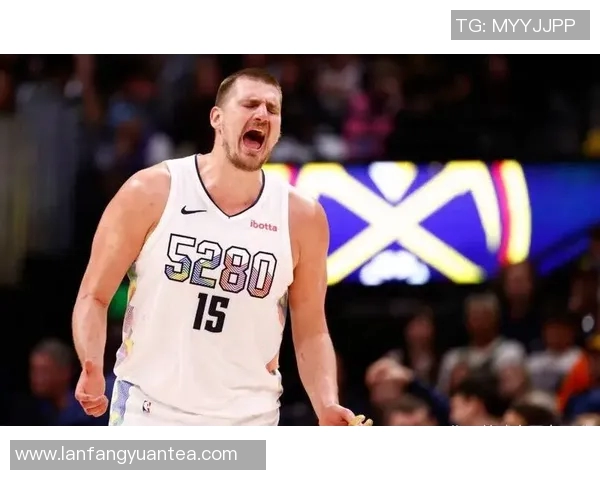 约基奇赛场惊人举动引发球迷热议是否影响球队氛围